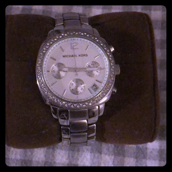 Michael Kors silver watch - Picture 1 of 3